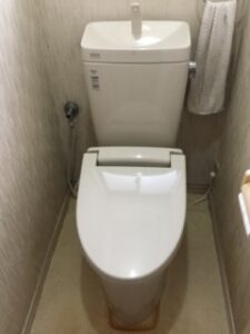 トイレ水漏れ　内部部品 トイレ本体交換